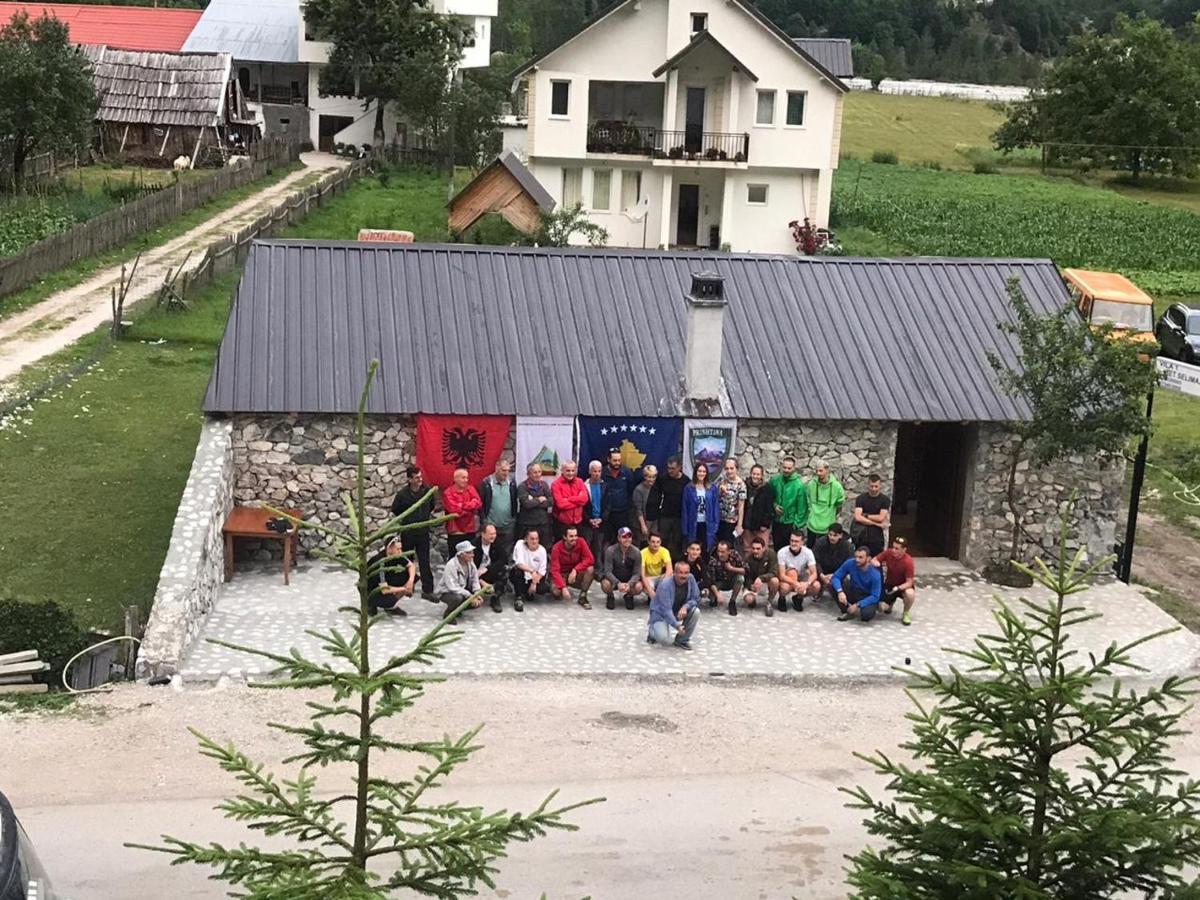 Bujtina Izet Selimaj Hotel Valbonne Exterior foto